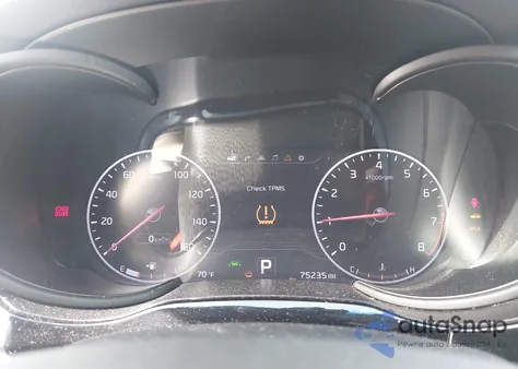 2015 Kia K900 Luxury z USA, uszkodzony, nr VIN KNALW4D4XF6016886